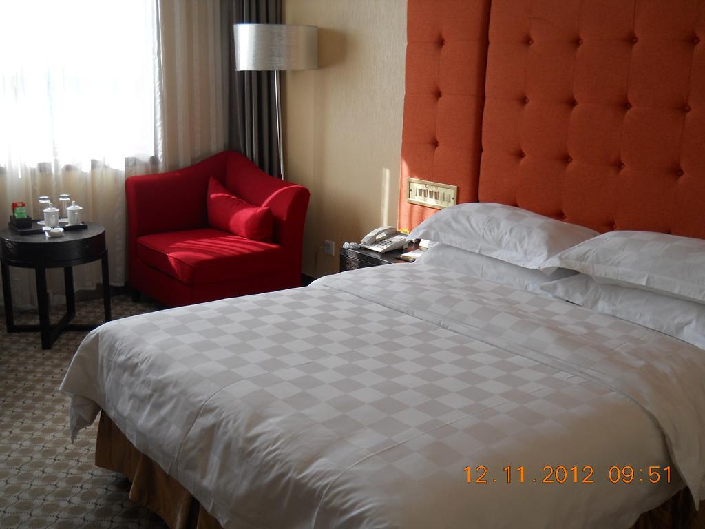 Yijing Holiday Hotel Yimeng Road 린이 객실 사진